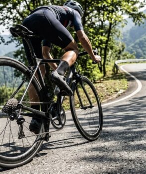 爬坡爬到懷疑人生？小P教你用「邊際效益」裝備偷偷變強：從卡踏到鈦合金螺絲的省力哲學